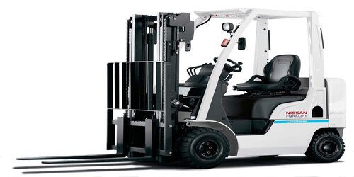 DIFFERENCE BETWEEN CRANE AND FORKLIFT​