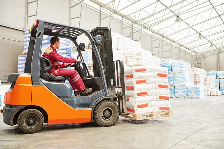 UNDERSTANDING THE DIFFERENCE BETWEEN TRUCKS AND FORKLIFTS​