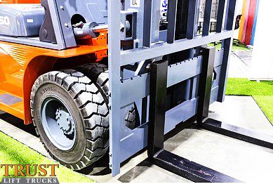 ADVANTAGES OF FORKLIFTS