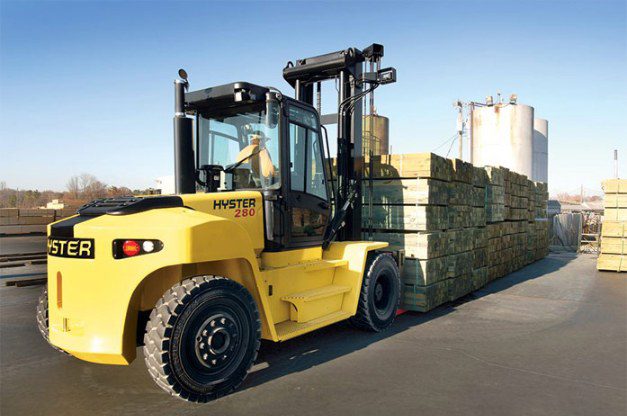 UNDERSTANDING THE DIFFERENCE BETWEEN TRUCKS AND FORKLIFTS​